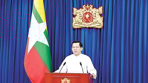 O general Min Aung Hlaing, líder da junta birmanesa, numa declaração ao país.