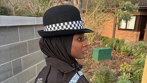 O "hijab magnético" em utilização.