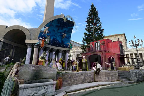 "Miriam, José e Joshua são um reflexo de uma outra pequena família, que encontraram muitas portas fechadas já na época em que deram origem ao espírito do Natal".