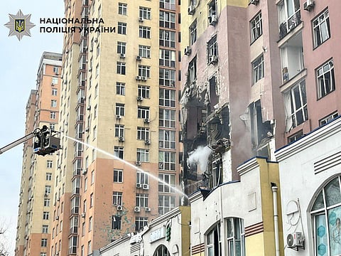 Ataque a Kiev faz um morto e deixa 320 mil casas sem eletricidade. Rússia “não quer o fim da guerra”, diz Zelensky