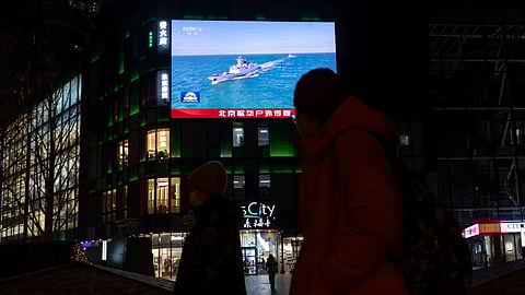 China lança jogos de guerra com "aviso sério" contra intervenções externas em Taiwan