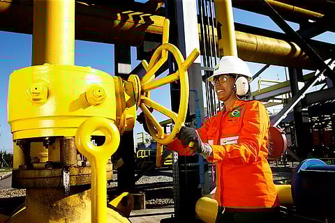 Greve na Petrobras: Justiça brasileira ordena manutenção de 80% da força laboral 