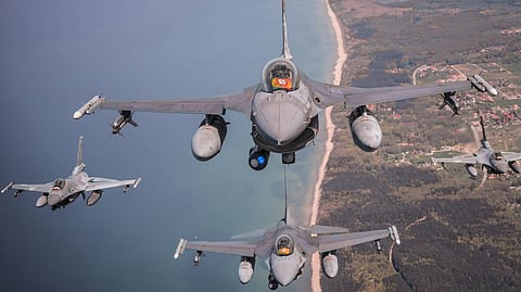 Dois caças F-16M vão sobrevoar os céus de Portugal no último dia do ano