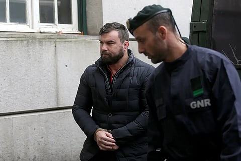 Militar da GNR condenado por burlas está armado e barricado no posto de Felgueiras