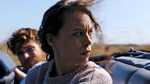 Paula Beer e Philip Froissant: o que é o realismo?