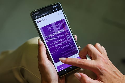 "Na prática administrativa, essa alteração ocorre, regra geral, no momento da renovação da autorização de residência, mediante pedido expresso do interessado junto da AIMA"