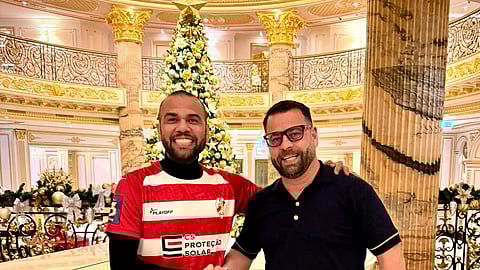 Dani Alves (à esquerda), novo investidor do São João de Ver.