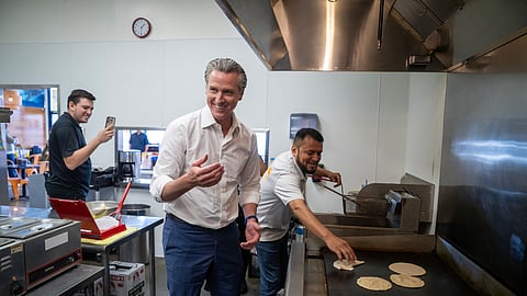 O governador da Califórnia Gavin Newsom tem vindo a ganhar notoriedade e lidera várias sondagens para as primárias.