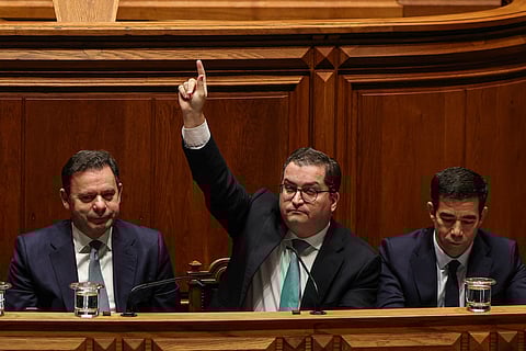 Luís Montenegro (primeiro-ministro), Joaquim Miranda Sarmento (ministro das Finanças) e António Leitão Amaro (ministro da Presidência).