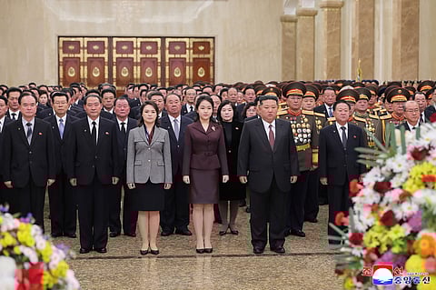 Kim Ju-ae e o pai, Kim Jong-un, visitaram o Palácio do Sol de Kumsusan