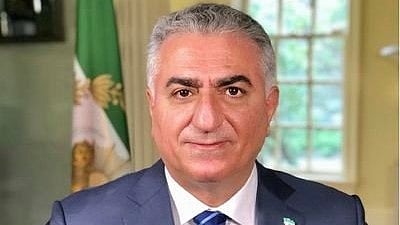 Quem é Reza Pahlavi, por quem os iranianos clamam nos protestos?