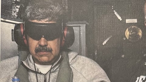 Fotografia de Nicolás Maduro no navio de guerra americano divulgada por Donald Trump