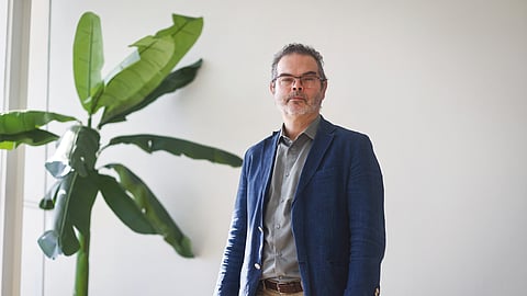 José Gardeazabal: “Vejo a minha literatura como um animal de duas pernas, a perna do pensamento e a perna da ironia” 