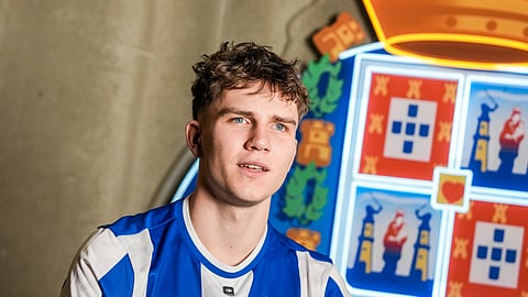 Extremo polaco Oskar Pietuszewski assina com o FC Porto por três temporadas