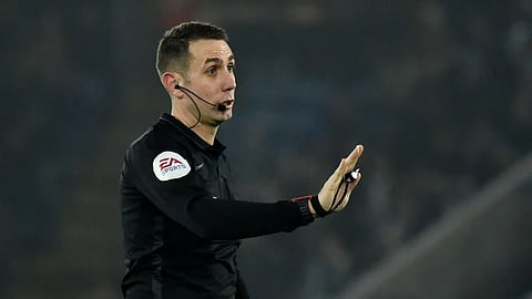 O árbitro inglês David Coote