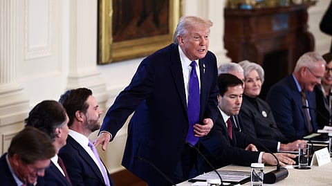 Trump reunido na Casa Branca com 17 diretores das principais petrolíferas.