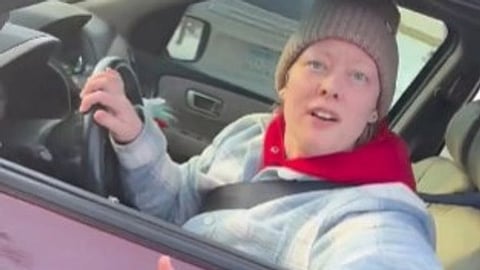 Renee Nicole Good, de 37 anos, morta com um tiro à queima-roupa por um agente da ICE