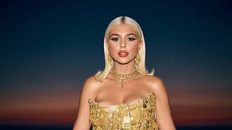 Bárbara Bandeira usa vestido feito de joias no valor de 90 mil euros
