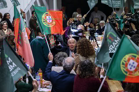 As eleições presidenciais realizam-se a 18 de janeiro. Marques Mendes critica sondagens.