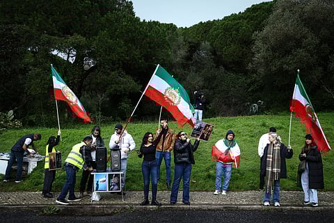 Protesto frente à Embaixada do Irão, em Lisboa, no domingo, 11 de janeiro.