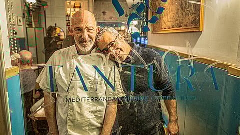 Elad Budenshtiin e Itamar Eliyahu escolheram o nome do restaurante por ser o local onde casaram-se. 