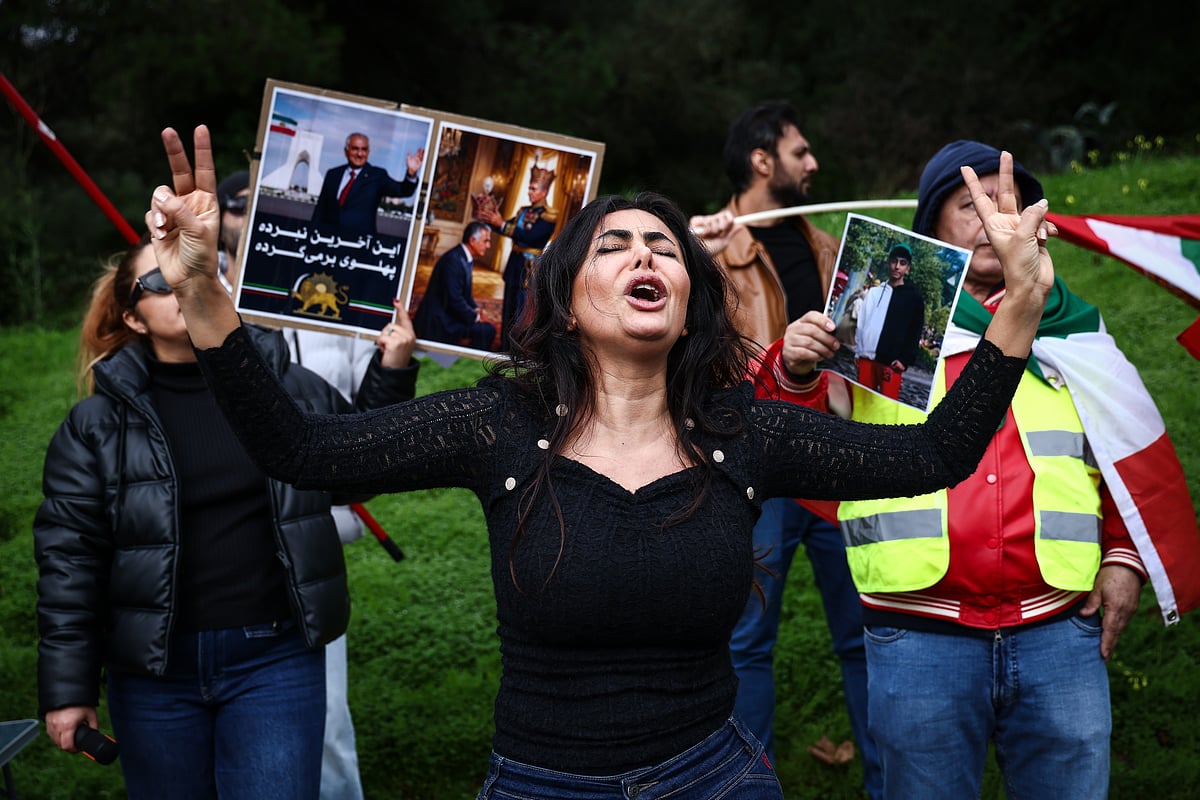 Protest against the Iranian regime in Lisbon draws around a hundred people