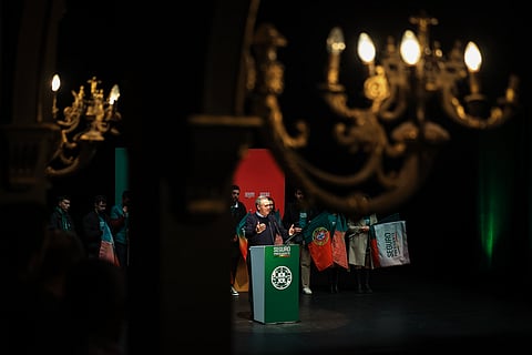 António José Seguro discursa perante os apoiantes no Teatro Municipal Sá Miranda, em Viana do Castelo