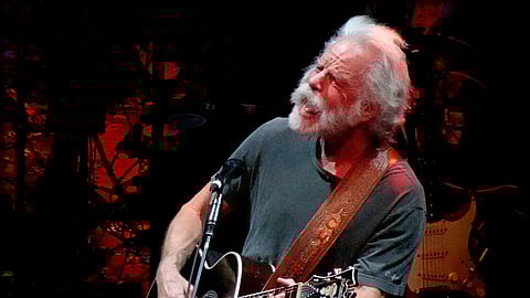 Bob Weir no Teatro de Chicago em março de 2020. 