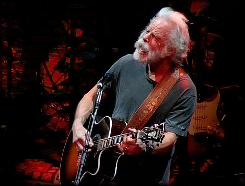 Bob Weir no Teatro de Chicago em março de 2020. 