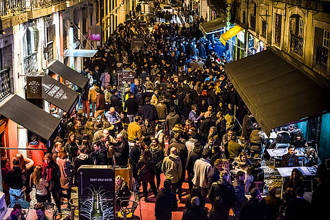 Moradores queixam-se de que não conseguem descansar devido  ao barulho nas ruas.
