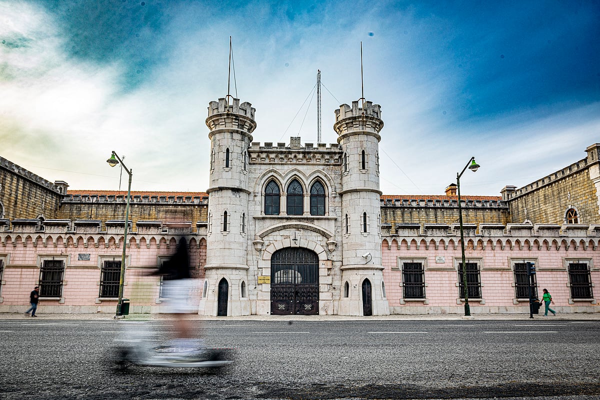 Justice Minister will not commit to a date for the closure of the Lisbon prison