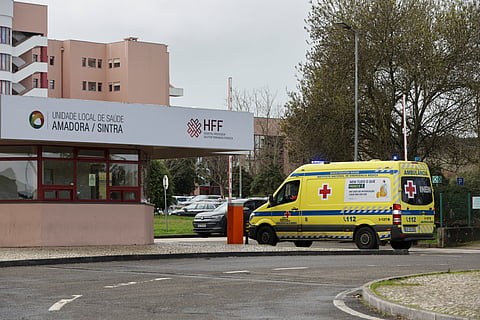O homem deu entrada no Hospital Amadora-Sintra, onde foi declarado o óbito