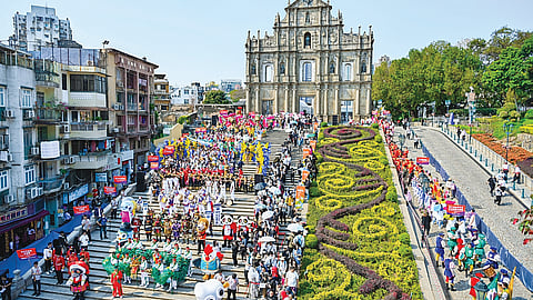 Desfile Internacional de Macau 2025. O evento, que completou a sua 11.ª edição, reuniu grupos artísticos locais e internacionais, revelando o encanto da integração multicultural de Macau.