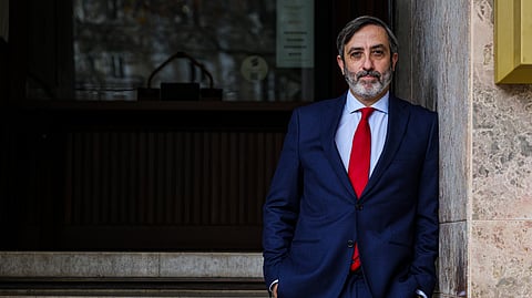 Armando Seixas Ferreira foi jornalista  na RTP, antes de chegar ao gabinete  de Nuno Melo. Garante ter feito o 'Recordar o 25 de Novembro' “com total liberdade”  e sem gastar um cêntimo aos contribuintes.