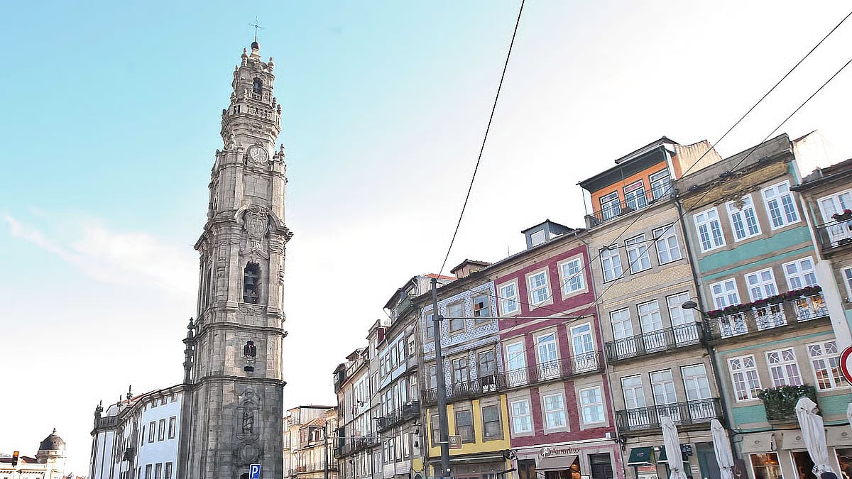 Clérigos Tower partially evacuated after battery short circuit