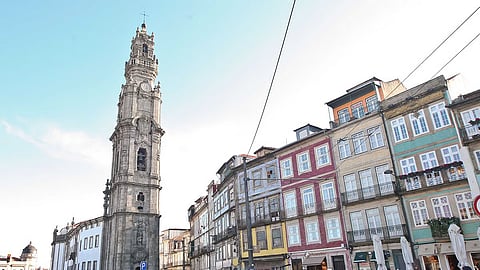 Torre dos Clérigos reaberta ao público depois de parcialmente evacuada devido a curto-circuito em bateria