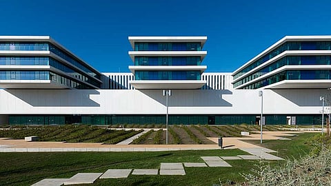 Mulher terá tentado desfazer-se de feto após dar à luz na casa de banho do hospital CUF Tejo