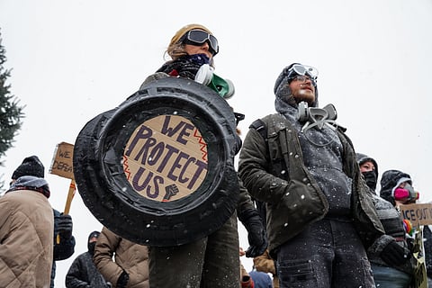 Manifestantes enfrentam temperaturas negativas em Minneapolis.