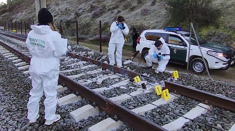Investigadores encontram junta dos carris partida no local do acidente ferroviário em Espanha. Dois portugueses estavam nos comboios