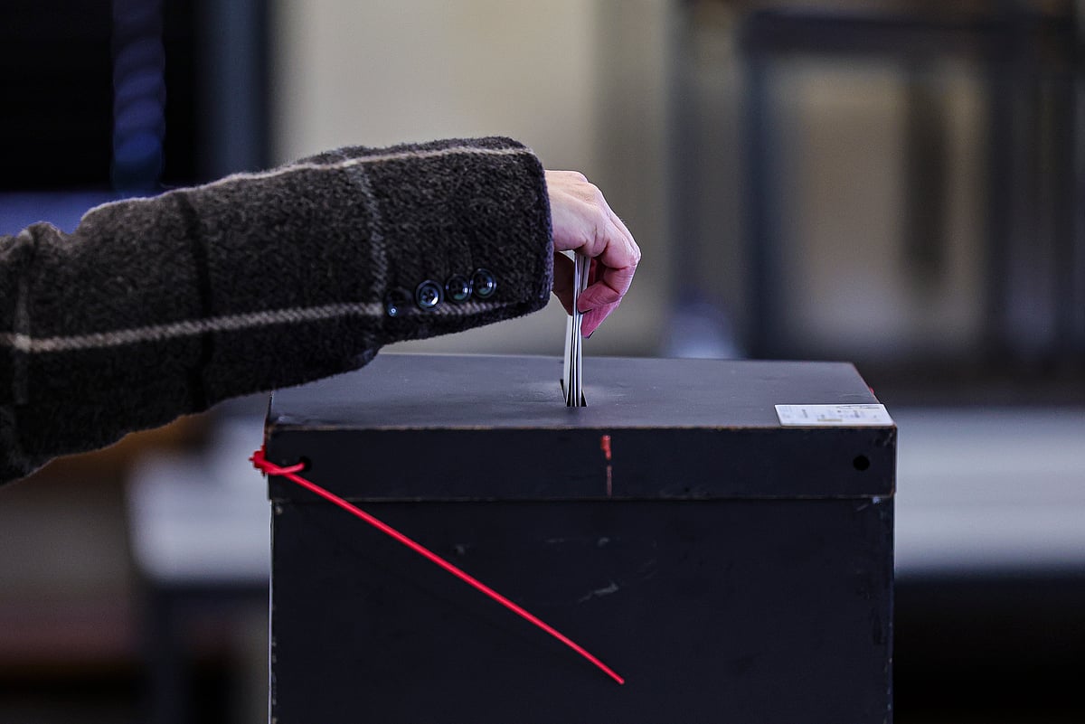 Between 'regenerating democracy' and 'redefining the right': the clash of interpretations over the run-off