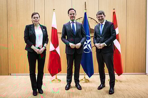 Mark Rutte recebeu na sede da NATO, em Bruxelas, a ministra dos Negócios Estrangeiros da Gronelândia, Vivian Motzfeldt, e o ministro da Defesa dinamarquês, Troels Lund Poulsen.
