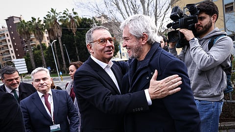 O candidato à Presidência da República António José Seguro à chegada para uma visita à Unidade de Saúde Familiar Cruzeiro e Mosteiro em Odivelas.