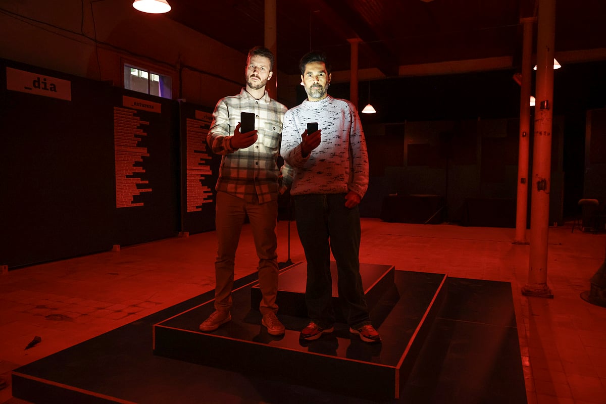 'O Algoritmo' or the immersive manifesto on critical thinking