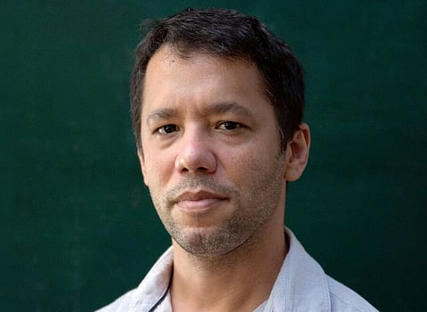 O escritor Itamar Vieira Junior fecha a trilogia iniciada com 'Torto Arado', continuada com 'Salvar o Fogo', e agora o novo romance 'Coração Sem Medo'.