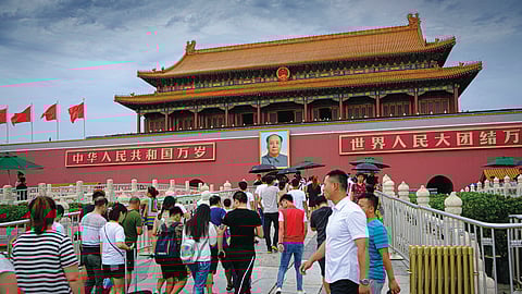 Mao Tsé-tung, fundador do regime comunista chinês em 1949, continua a ter  retrato na entrada da Cidade Proibida, o antigo coração imperial de Pequim.
