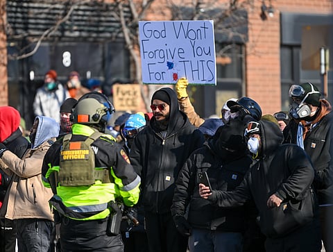 Morte de Alex Pretti: Vídeos contradizem versões do governo federal. Grupo de republicanos pede investigação e Obama apela a "reação"