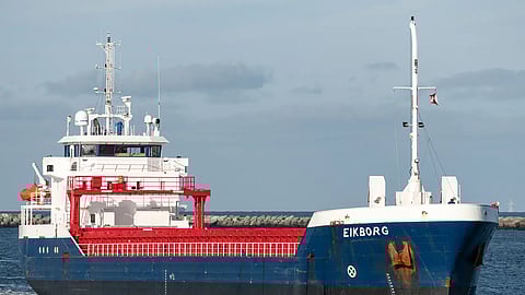 Cargueiro à deriva à saída da barra da Figueira da Foz corre o risco de naufragar