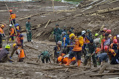 Pelo menos 17 mortos e mais de 70 desaparecidos em deslizamento de terras na Indonésia