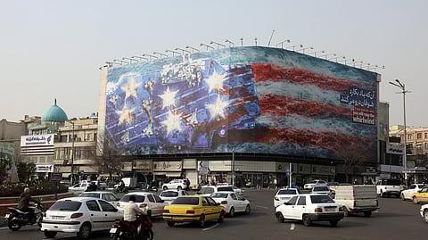 Cartaz anti-Estados Unidos em Teerão. 