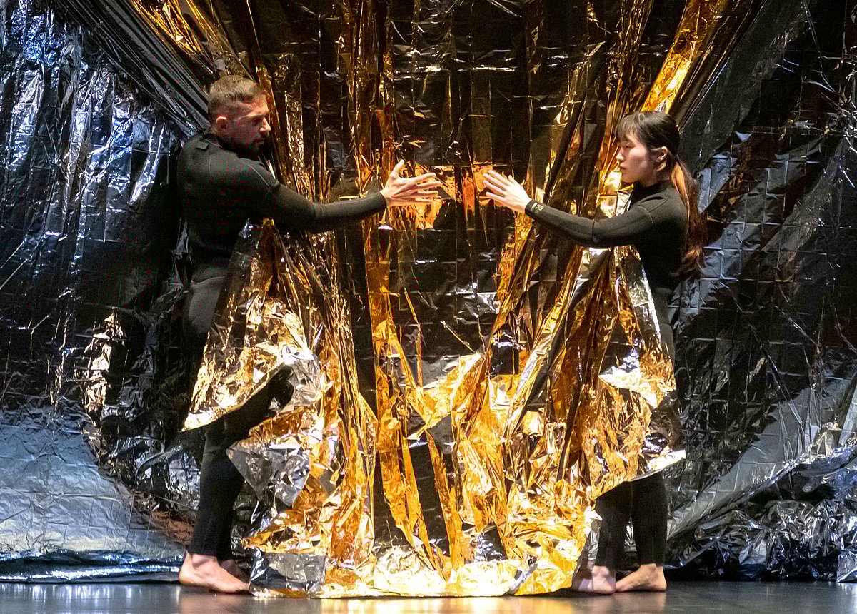 Contemporary dance celebrating the beauty of the ephemeral in a 'hypnotic' setting